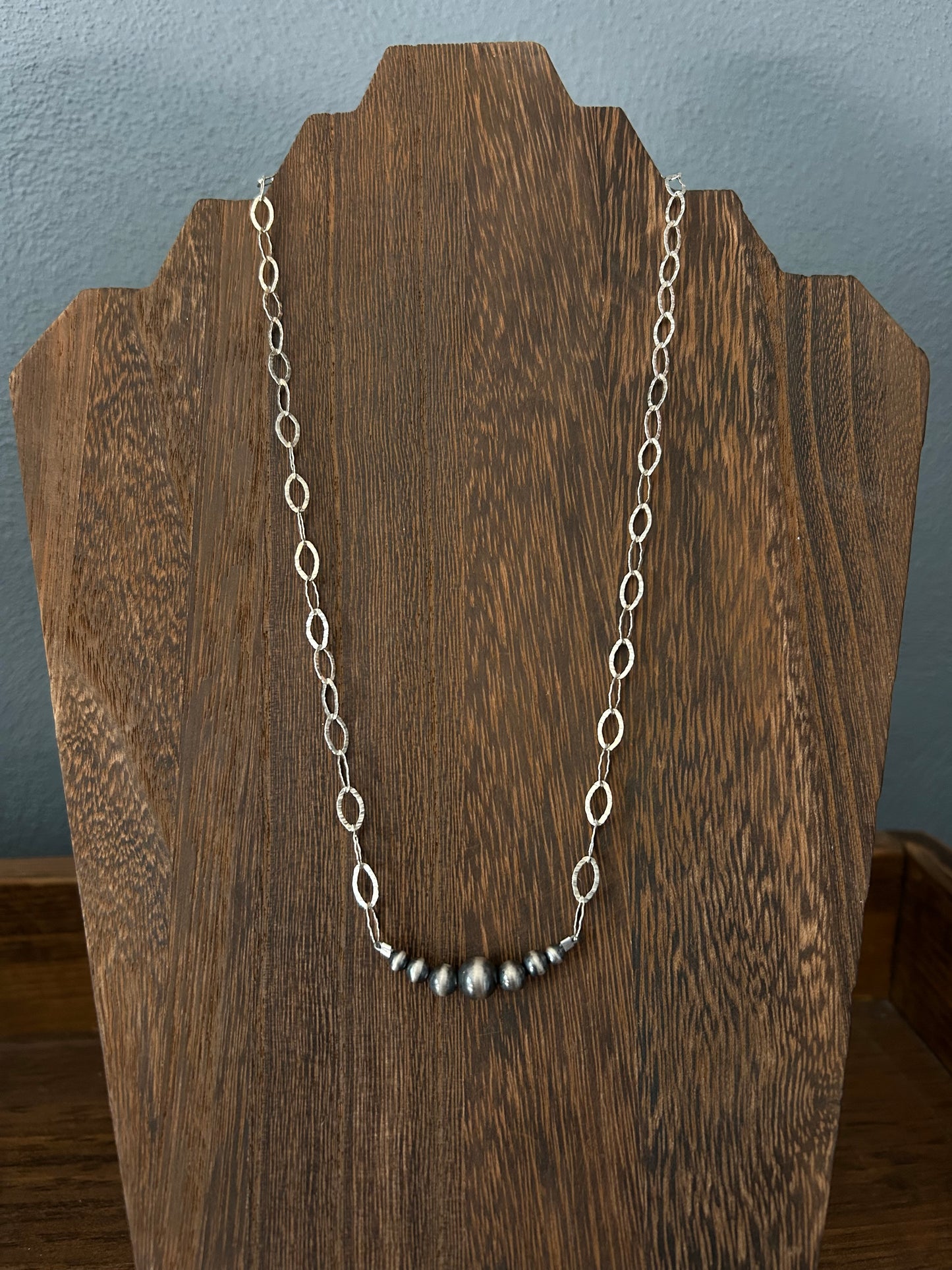 18” chain with graduated pearl bar