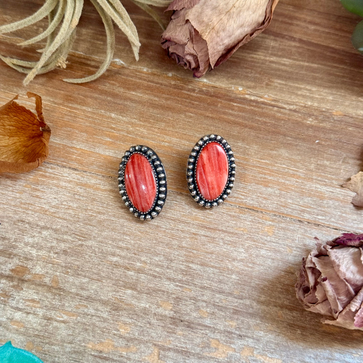 SS Red Spiny Oyster Beaded Border Stud Earrings
