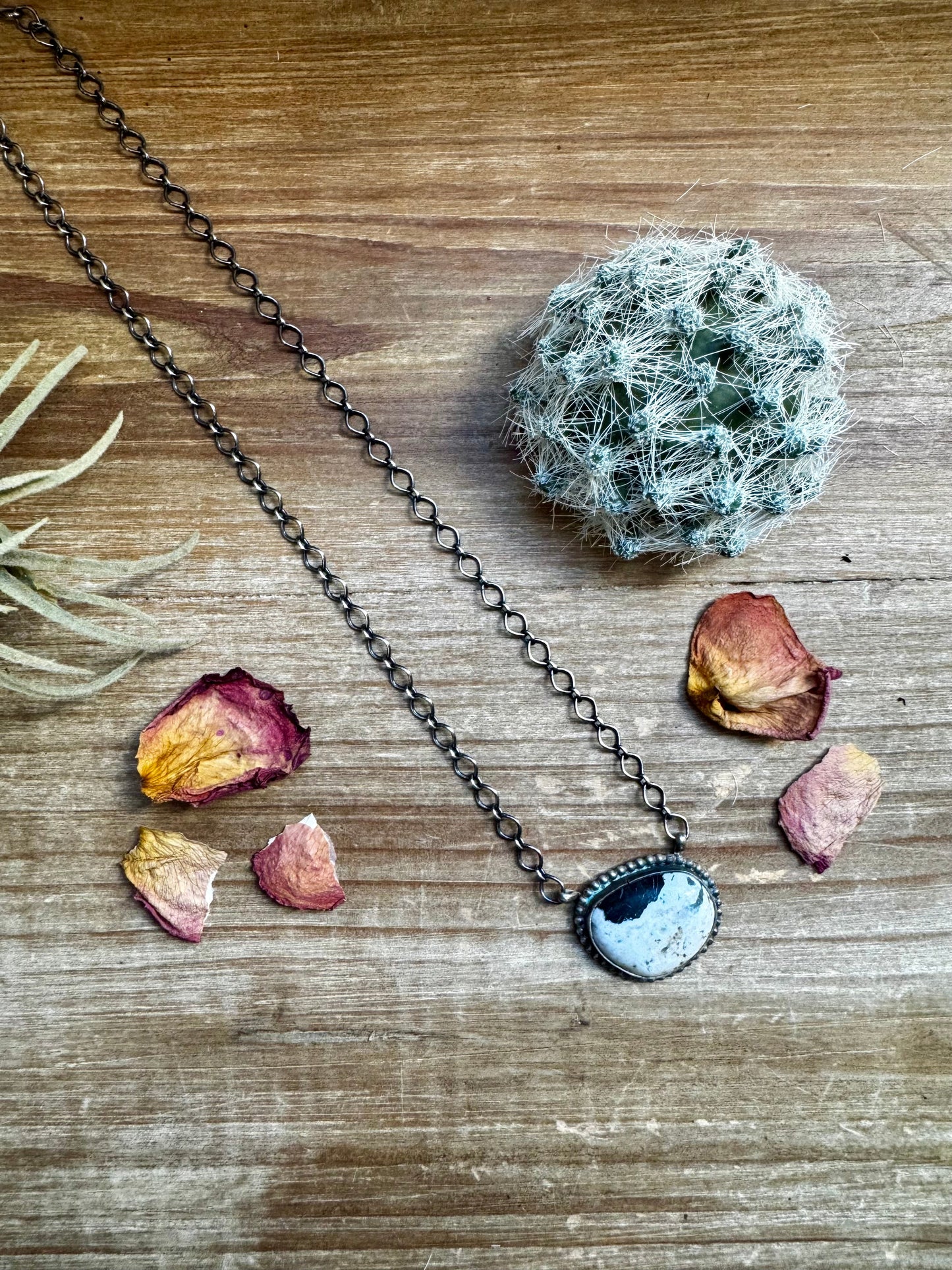 Round Bar Necklace - White Buffalo - 20" SS chain