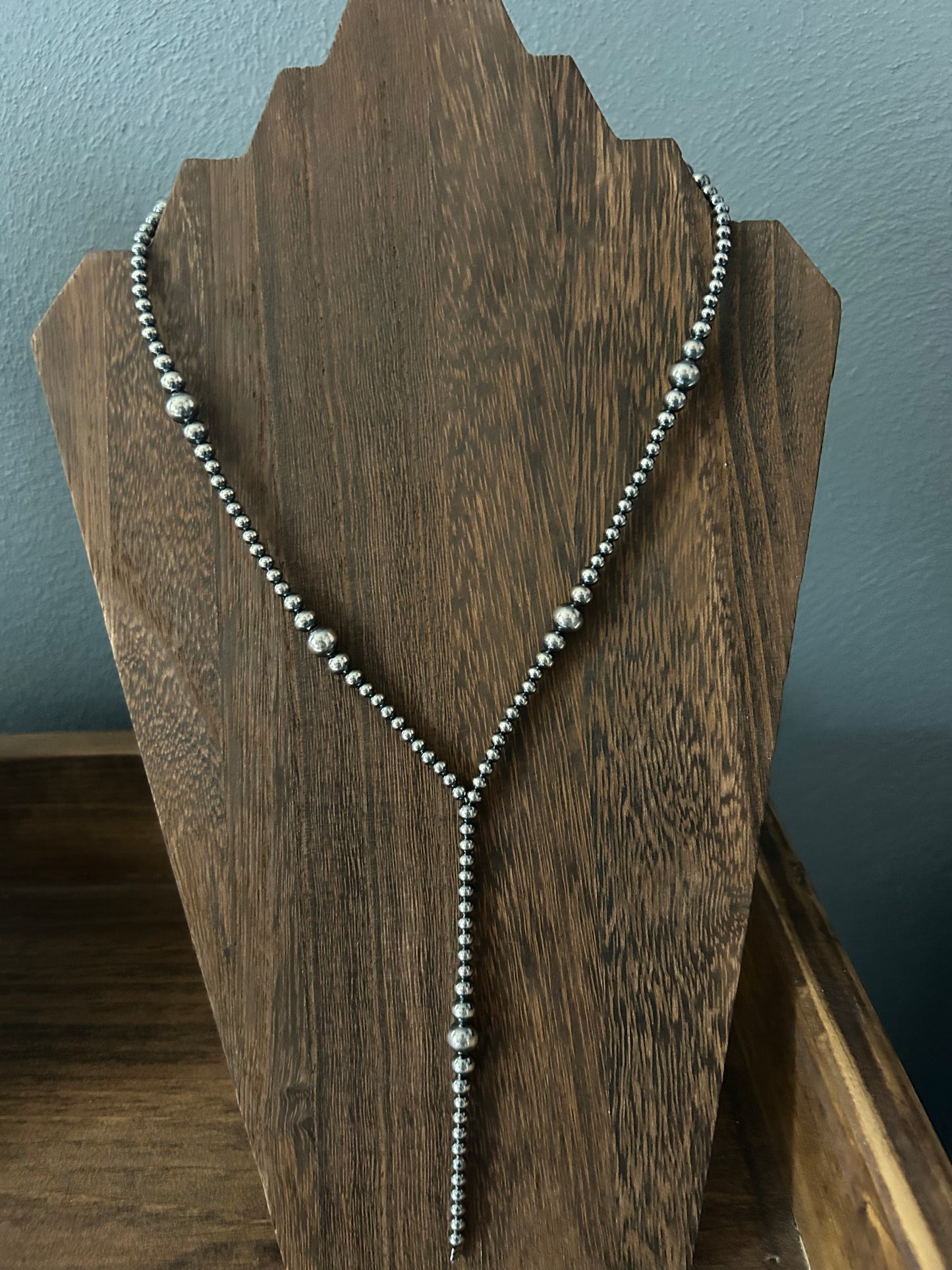 18" Graduated Lariat