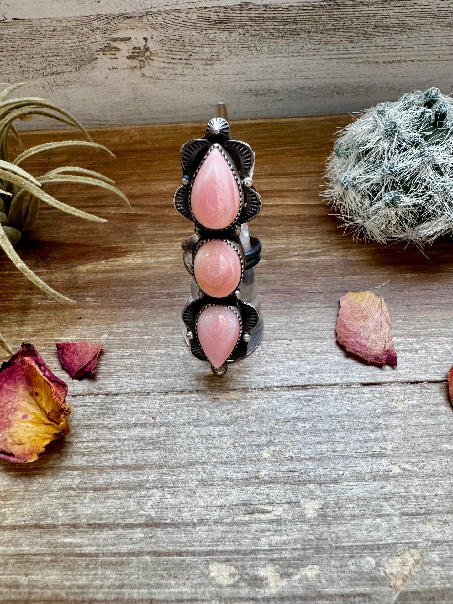 Long Ring - adjustable - pink conch and sterling silver III