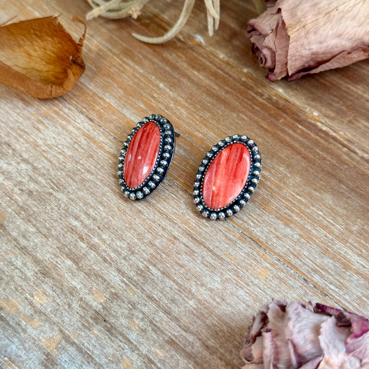 SS Red Spiny Oyster Beaded Border Stud Earrings