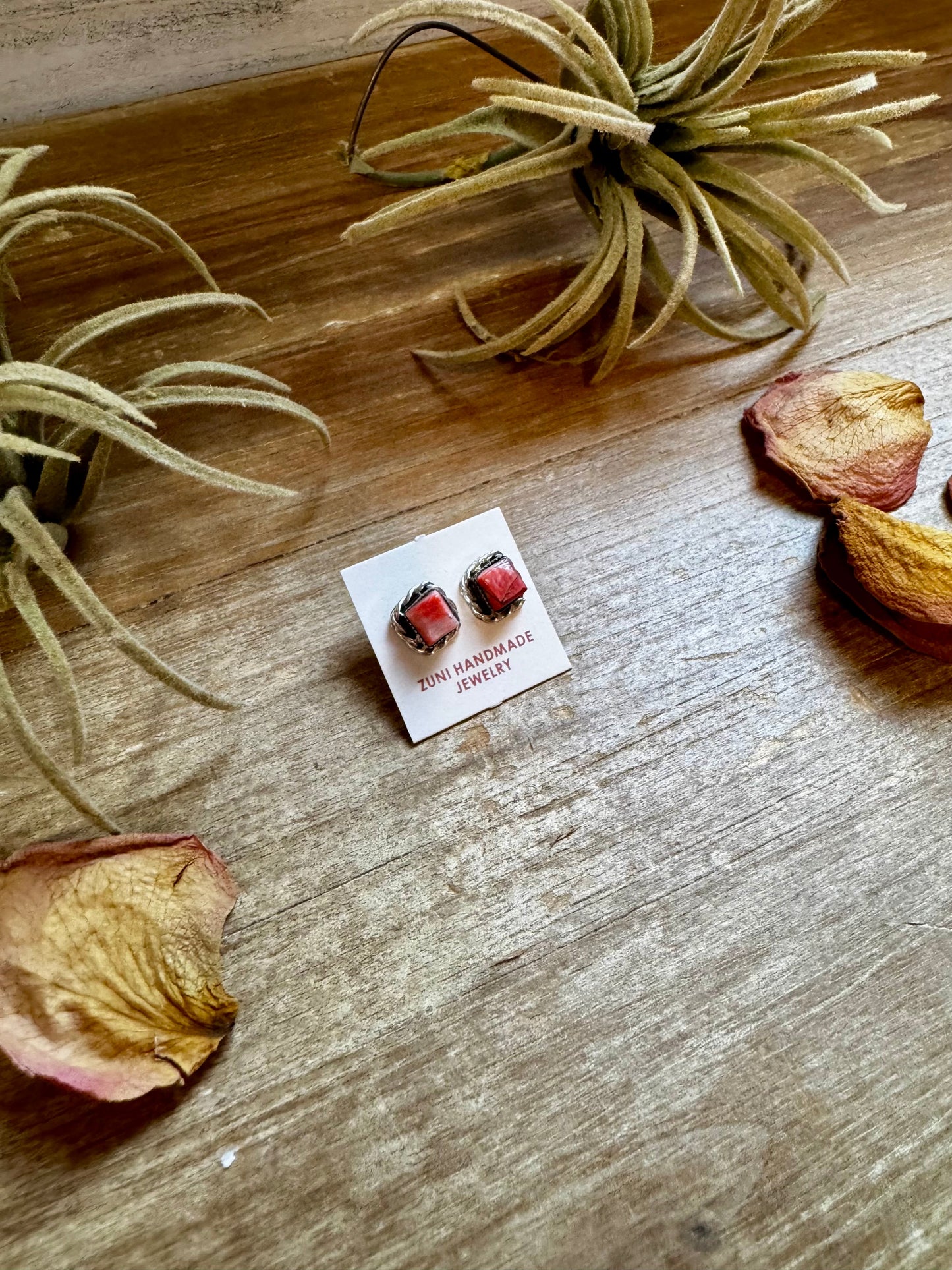 Mini Square Spiny Oyster Stud Earrings – Zuni