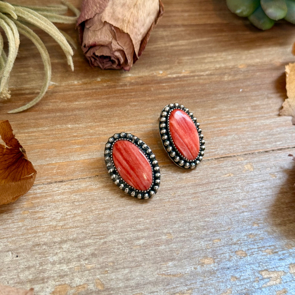 SS Red Spiny Oyster Beaded Border Stud Earrings
