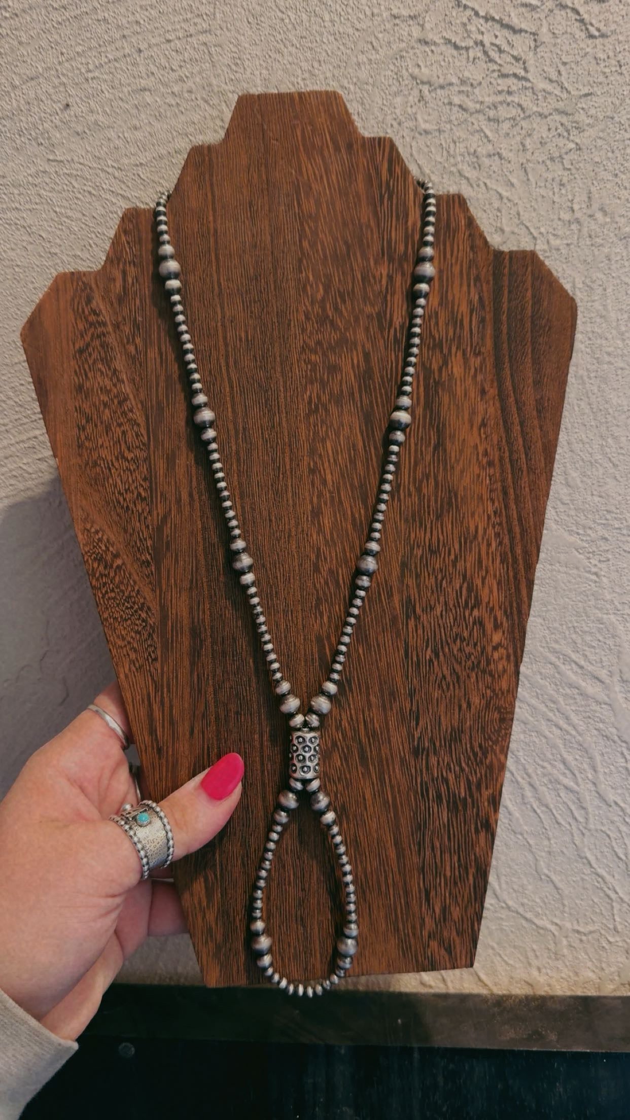 Barrel bead lariat